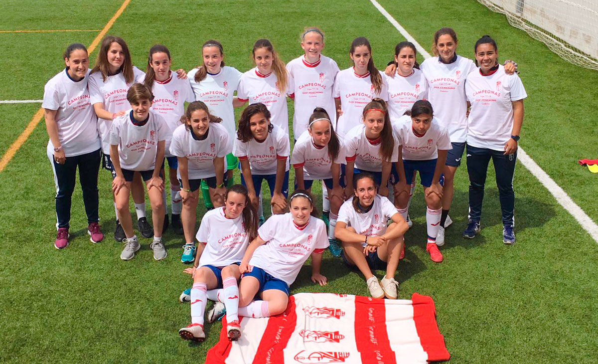 el equipo femenino de fútbol Granada GCF son campeonas